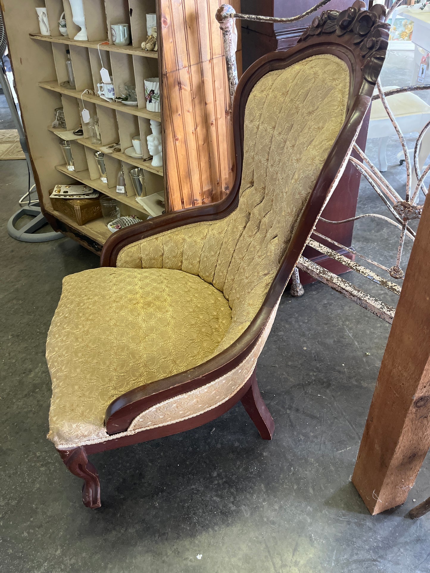 Drk Wood & Cream Upholstered Chair